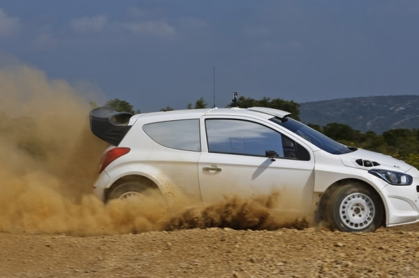 Hyundai i20 WRC a efectuat primul test pe macadam