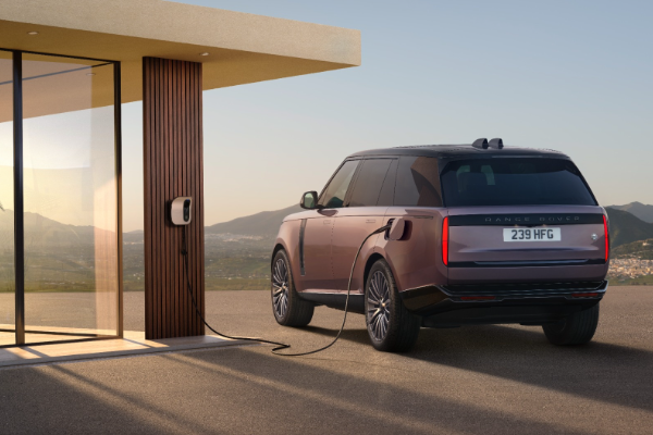 RANGE ROVER ELECTRIC: O NOUĂ ERĂ PENTRU PRECURSORUL SUV-URILOR DE LUX