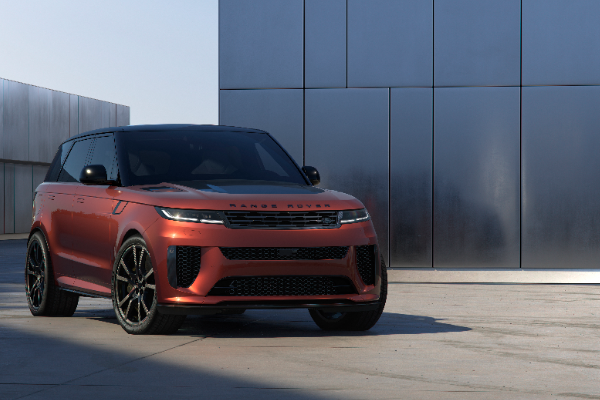 Noul Range Rover Sport SV Carbon