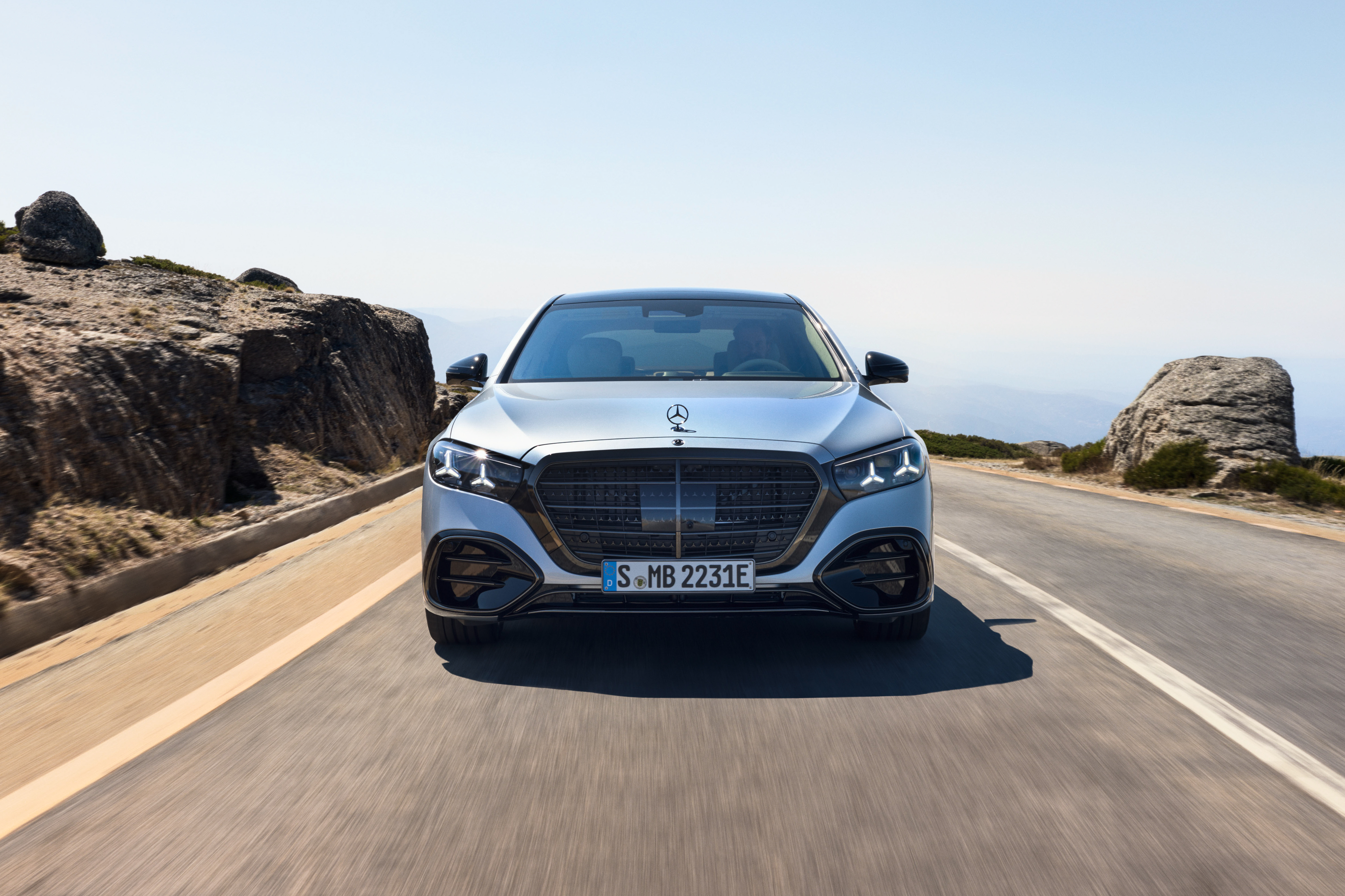 Noul Mercedes-Benz S-Class 2026 &mdash; dinamică pe șosea, versiunea plug-in hybrid S 450 