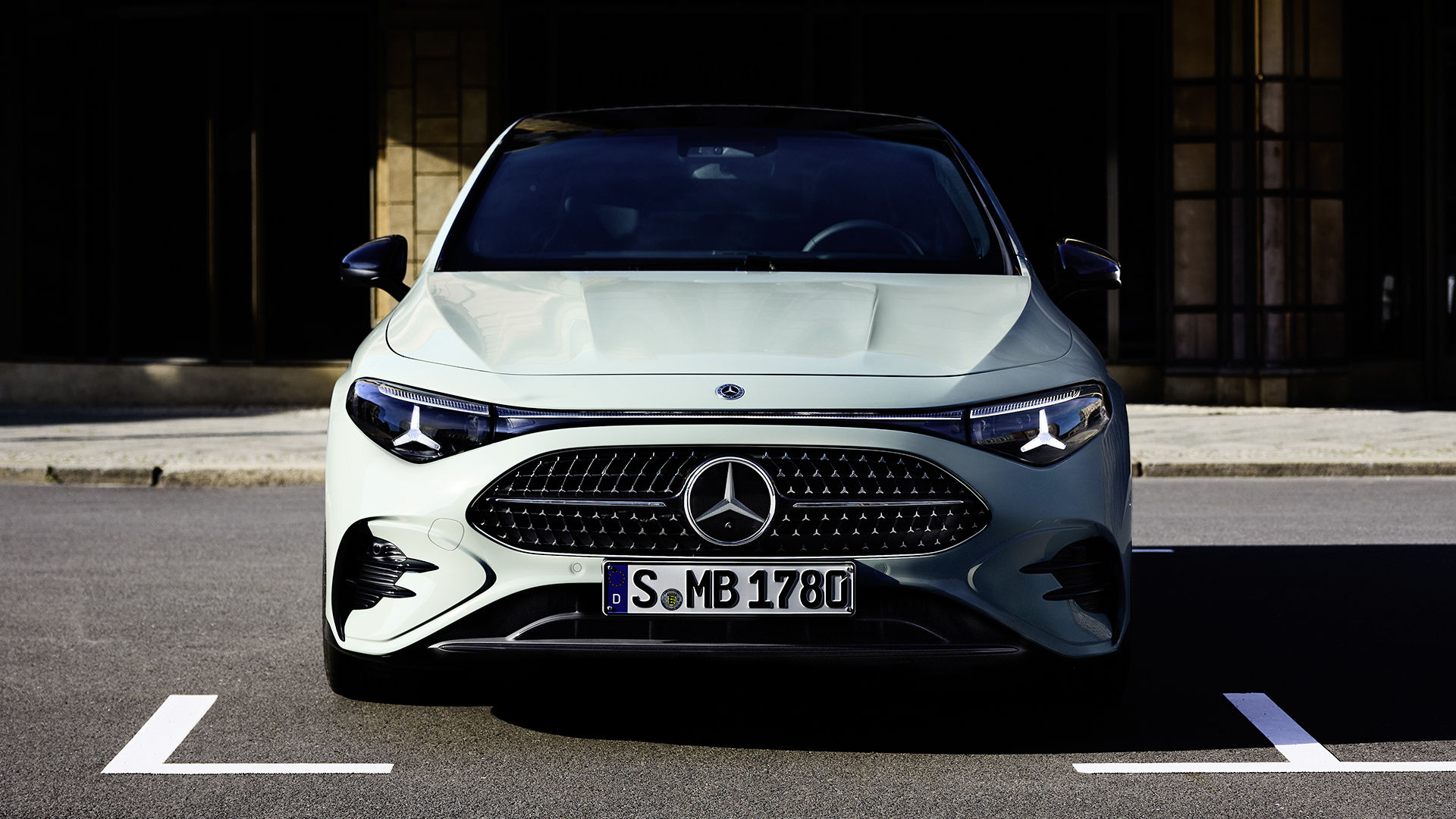Noul Mercedes-Benz CLA hybrid Aquamint Solid &mdash; față directă