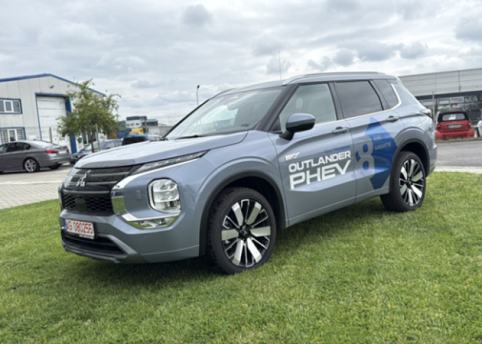 MITSUBISHI 25MY OUTLANDER PHEV 2.4L 4WD AT INSTYLE