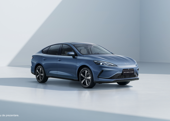 BYD SEAL 5 DM-I  PLUG-IN HYBRID 1.5L E-CVT 156KW 212CP COMFORT
