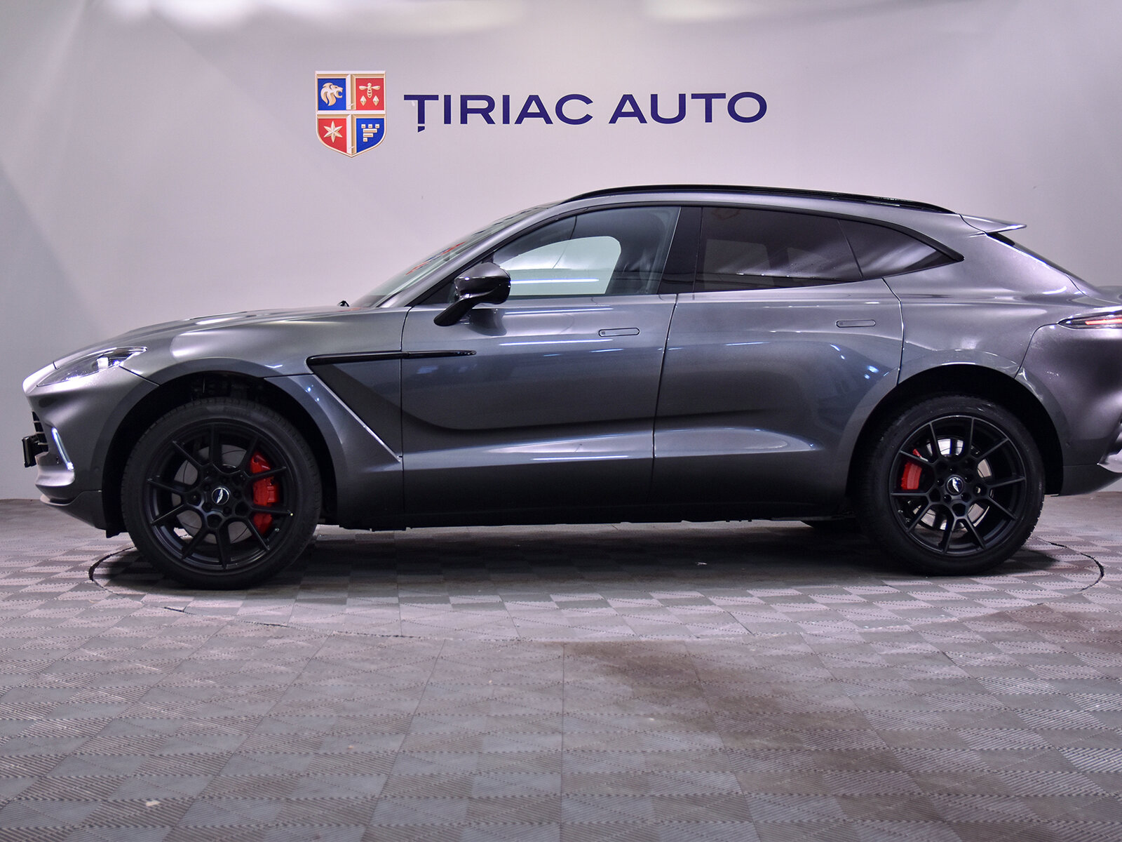 ASTON MARTIN DBX707 4.0 L