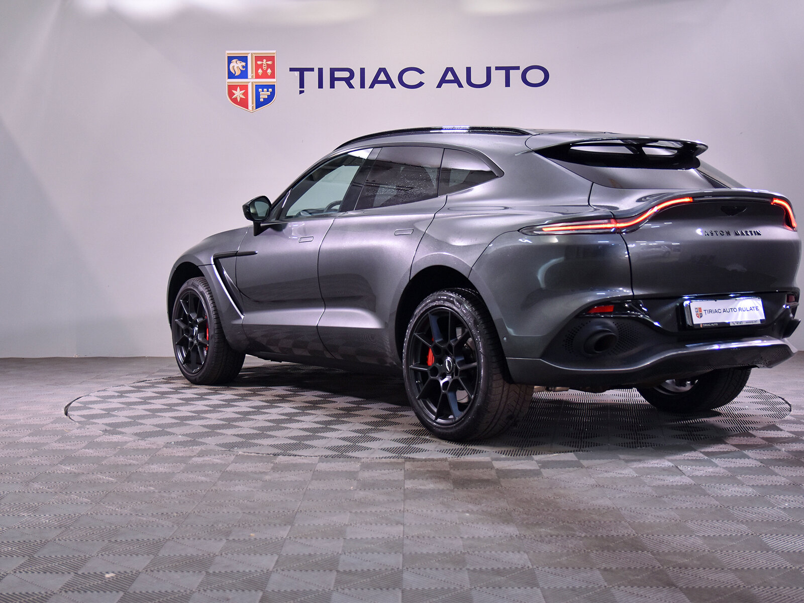 ASTON MARTIN DBX707 4.0 L
