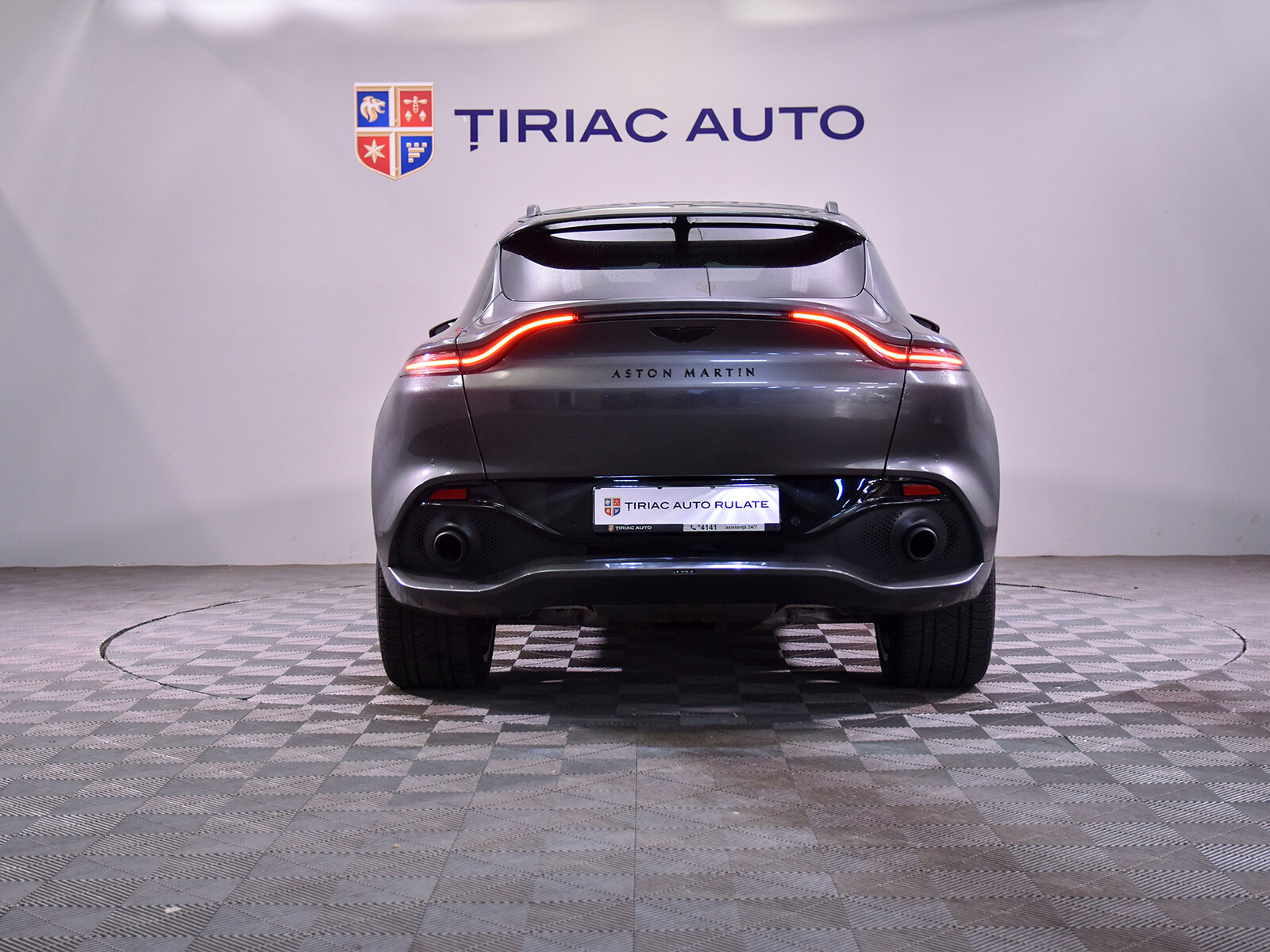 ASTON MARTIN DBX707 4.0 L