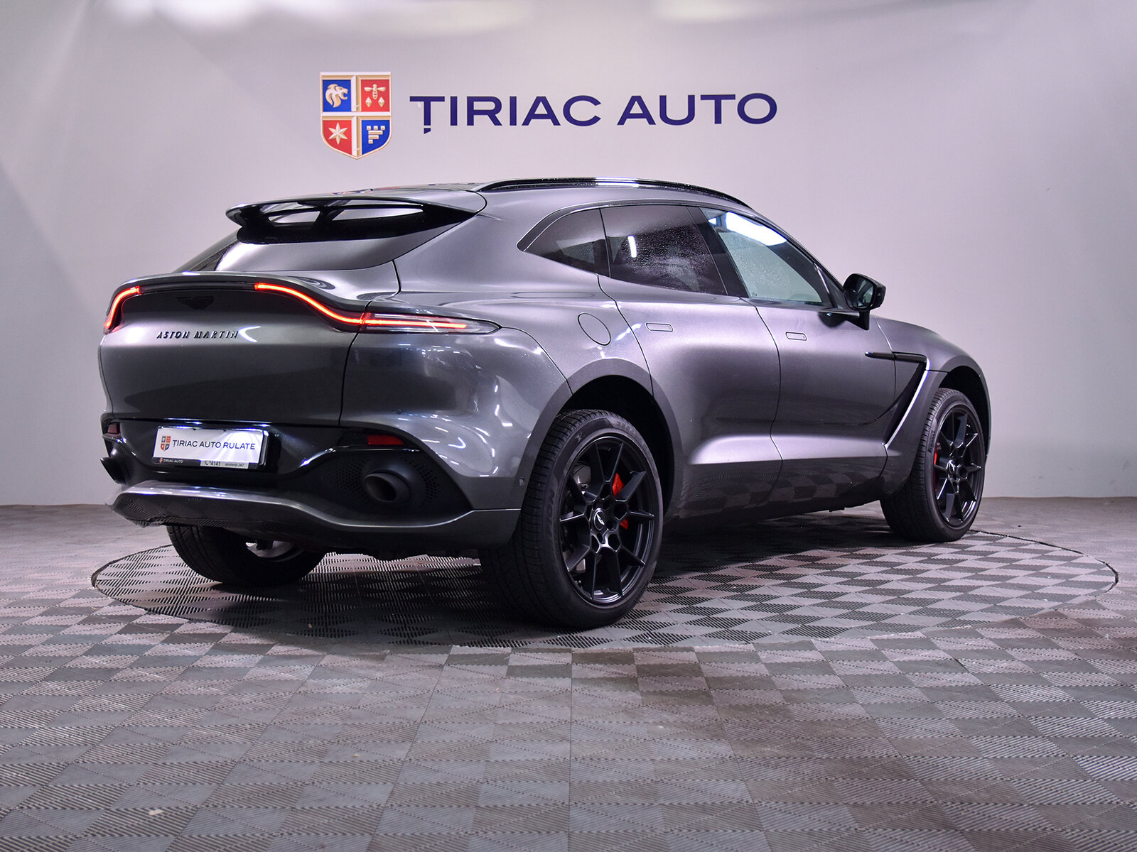 ASTON MARTIN DBX707 4.0 L