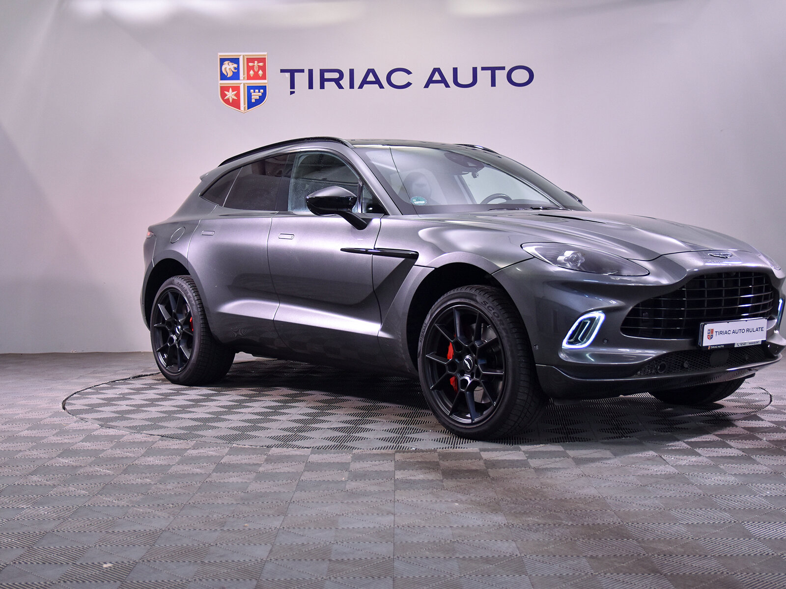 ASTON MARTIN DBX707 4.0 L