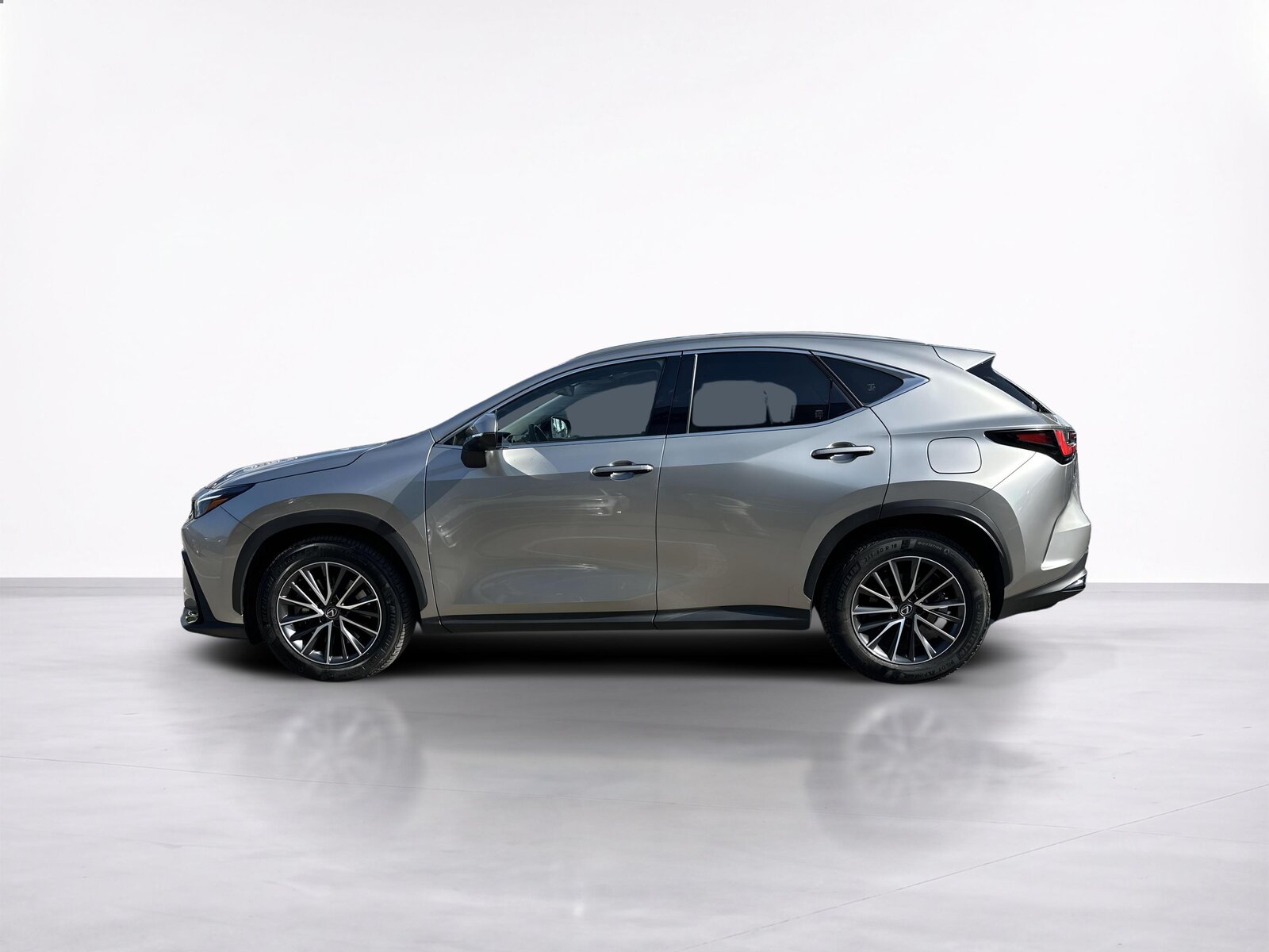 LEXUS NX 450H + 2.5L