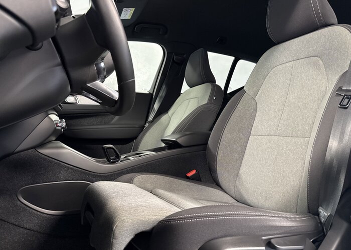 VOLVO XC40 2023 — imagine 38