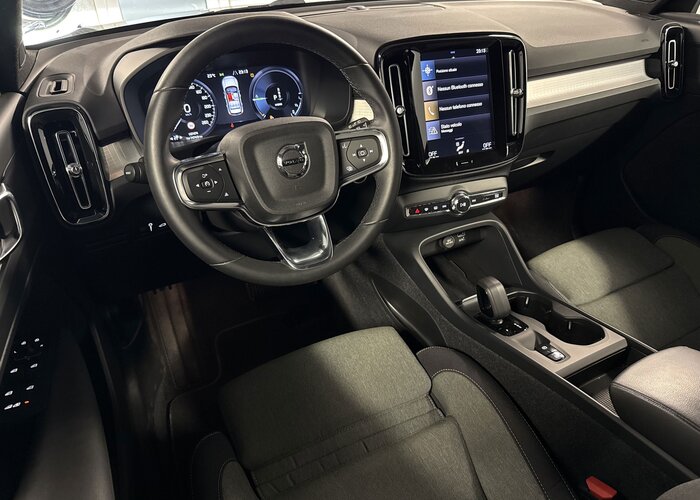 VOLVO XC40 2023 — imagine 39