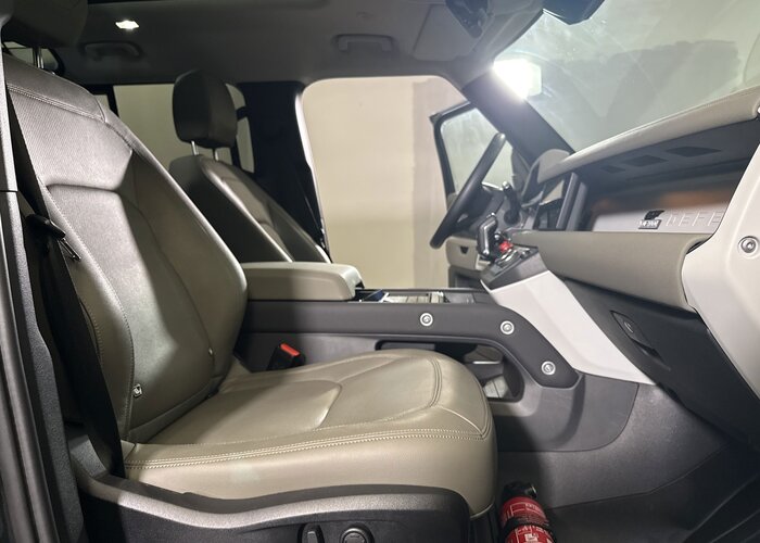Land Rover Defender 2023 benzină, 69.900 € — imagine 38