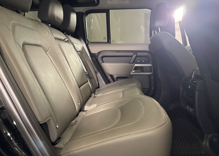 Land Rover Defender 2023 benzină, 69.900 € — imagine 39
