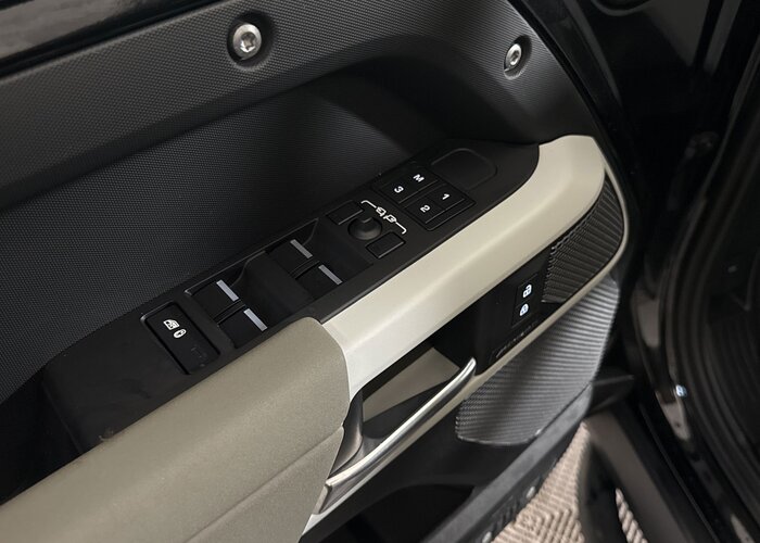 Land Rover Defender 2023 benzină, 69.900 € — imagine 41