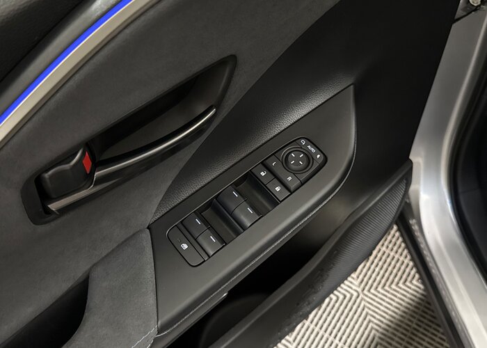 TOYOTA C-HR 2024 — imagine 36
