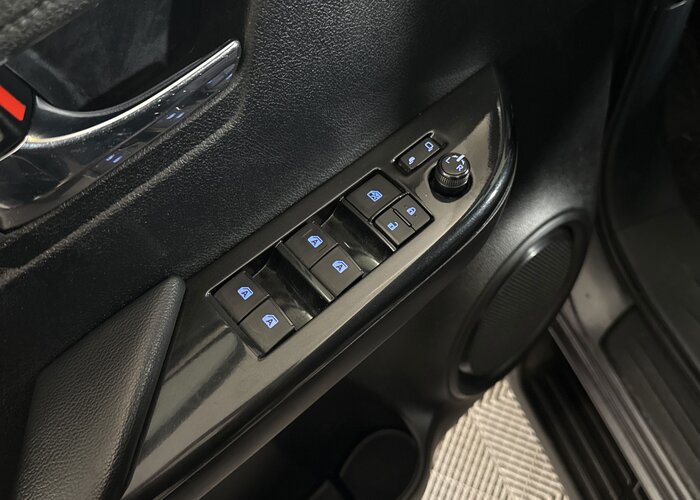 TOYOTA Hilux 2023 — imagine 35