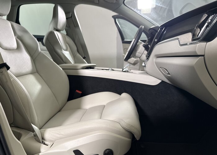 VOLVO XC60 2021 — imagine 11