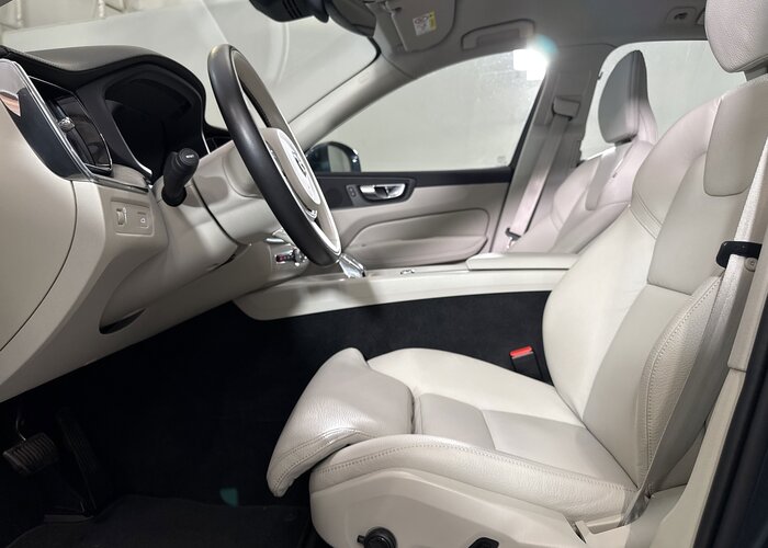 VOLVO XC60 2021 — imagine 23